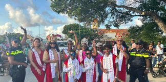 Hopi sonrisa i ambiente di karnaval