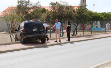 Outo ta drenta kurá di misa