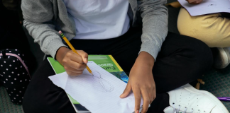 Inskribí bo yu na tempu pa skol básiko