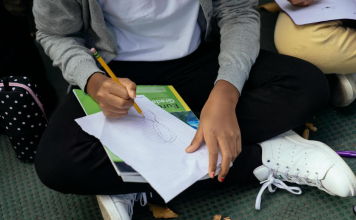 Inskribí bo yu na tempu pa skol básiko