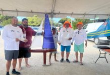 Jerry Domacassé a representá Boneiru den boto miniatura