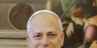 Pa Leo ta pidi pa mañan djasabra Vigilia di orashon pa pas den Basílika di San Pedro