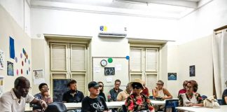 Habitantenan di Montaña den kombersashon durante Asamblea di Pueblo
