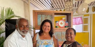 Entrega di buki ‘Kantika di tur tempu, pa semper’