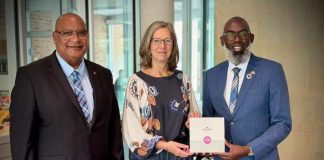 Minister a sera konosí ku Embahador di Hulanda na Washington