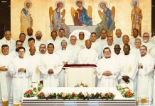 Ken a funda bo Iglesia