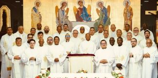 Ken a funda bo Iglesia