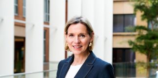 Minister Sterk ta bishitá islanan BES