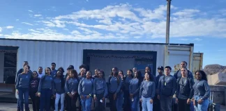 Studiantenan a sali pa biahe di estudio na Hulanda