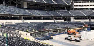 Pa Kopa Mundial 2026 SoFi Stadium ta kuminsá konstrukshon tereno di wega