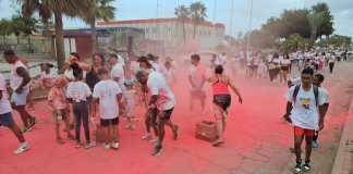 Color Your Walk masa di hende