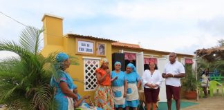 Otro obra di arte ku a dominá Rincon kompletu Pa: Hellen Mercera