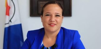 Nina den Heyer den karta na Parlamento Igualdat no mester ta realidat riba papel