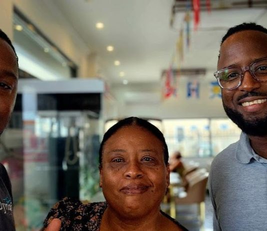 Dynaf Caribbean spònser nobo di Vespo
