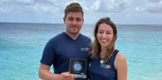 Skol di buseo Beyond the Corals ta risibí premio regional di PADI
