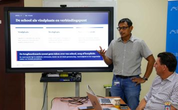 Kolaborashon ku aporte di funshonario intermediario reforsá