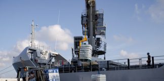 Zr.Ms. Pelikaan ta transportá awa pa área afektá na Venezuela