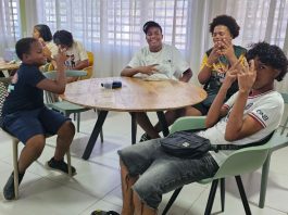 Diesdos hóben a ekspresá nan talento