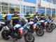 Motosaikel nobo di polis visibel pa promé biá durante Regata
